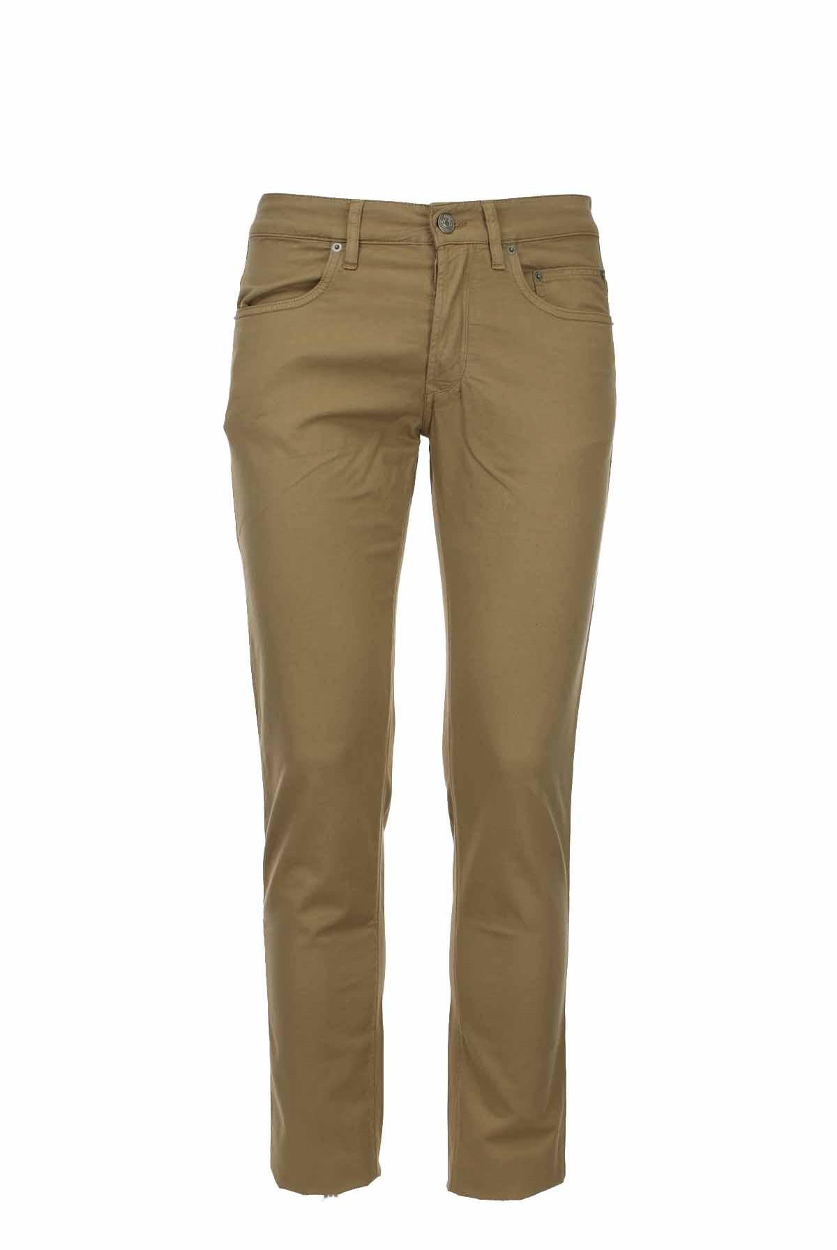 Pantalone 5 tasche in cotone goffrato.