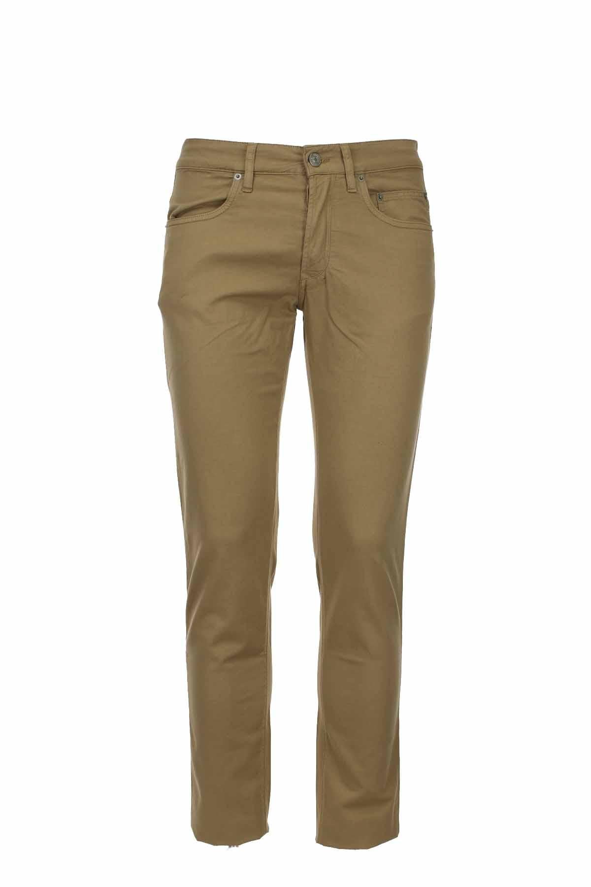 Pantalone 5 tasche in cotone goffrato.