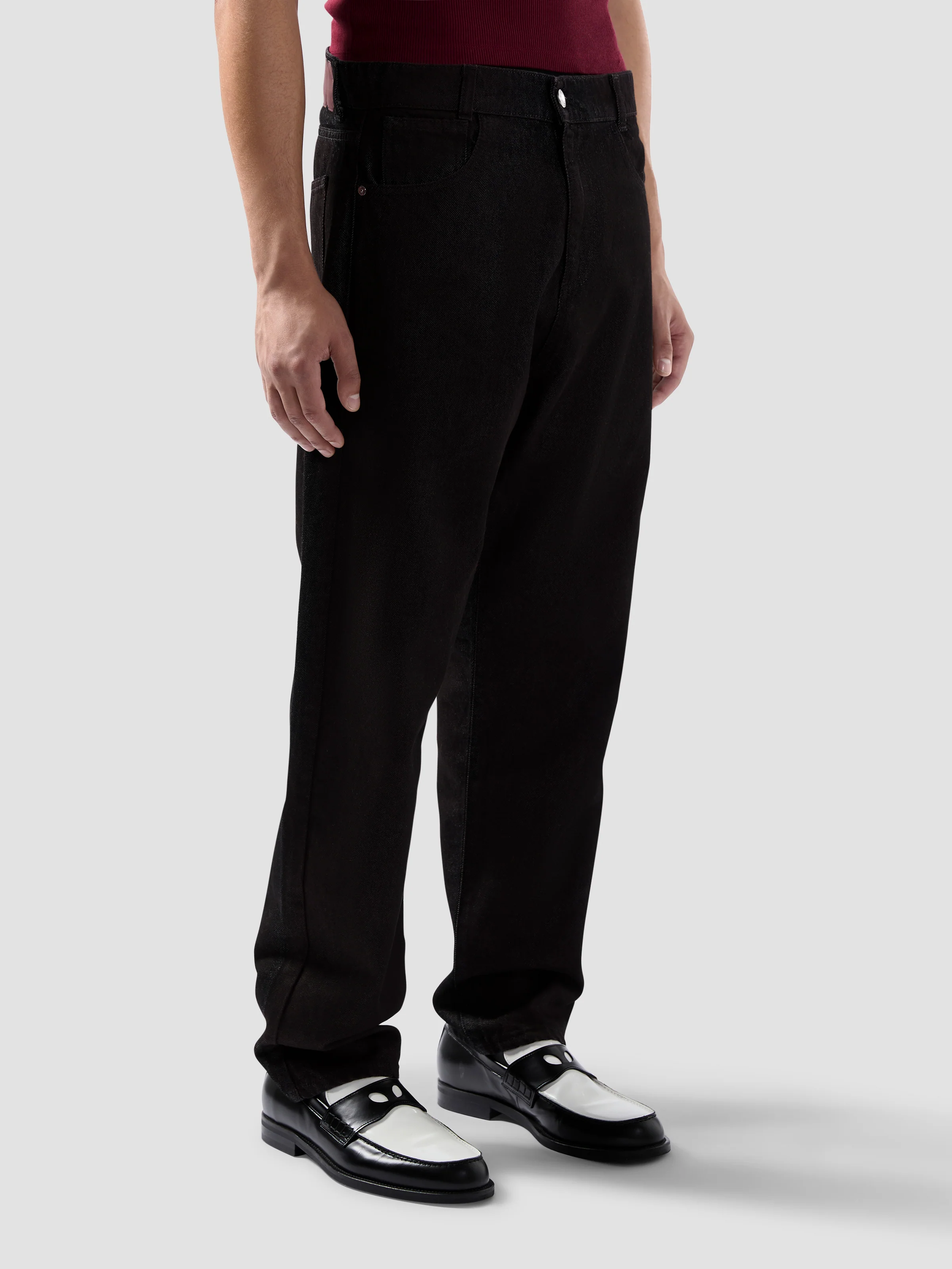 Pantalone jeans 5 tasche in denim trattato