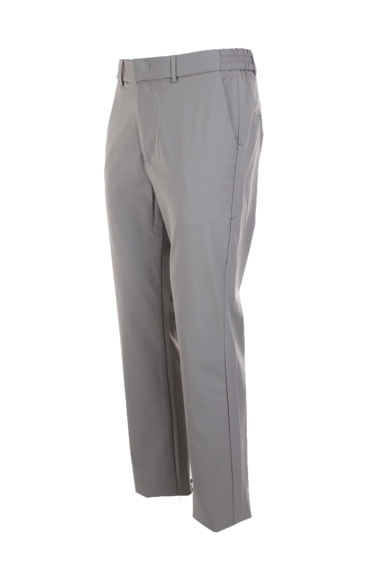 Pantalone chino in tessuto tecnico con elastico