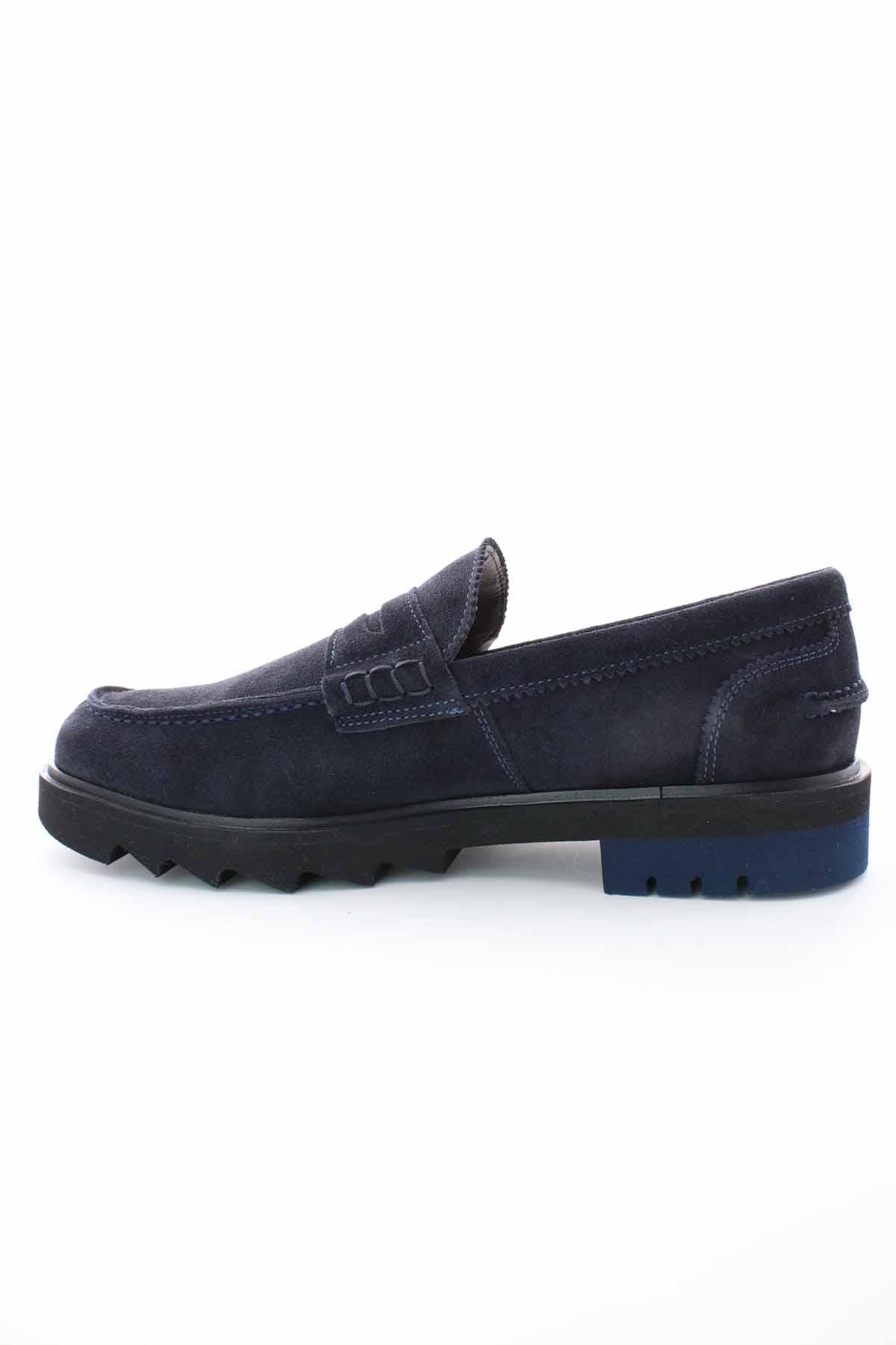 Mocassino in pelle scamosciata suola carro armato.