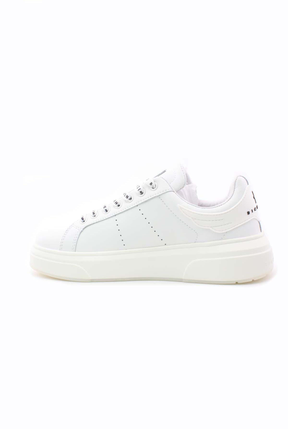 Sneaker in pelle liscia con logo in contrasto Richmond