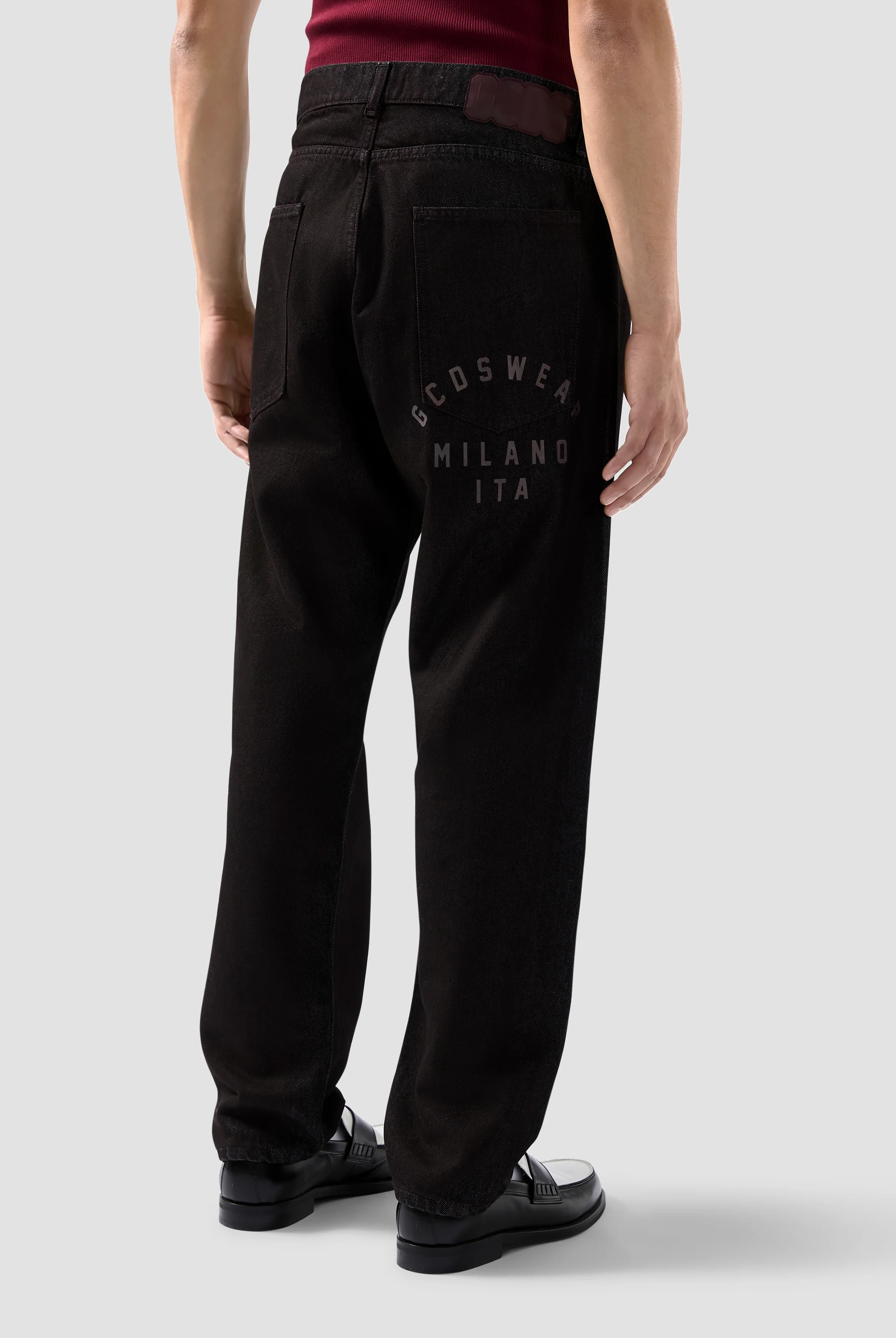 Pantalone jeans 5 tasche in denim trattato