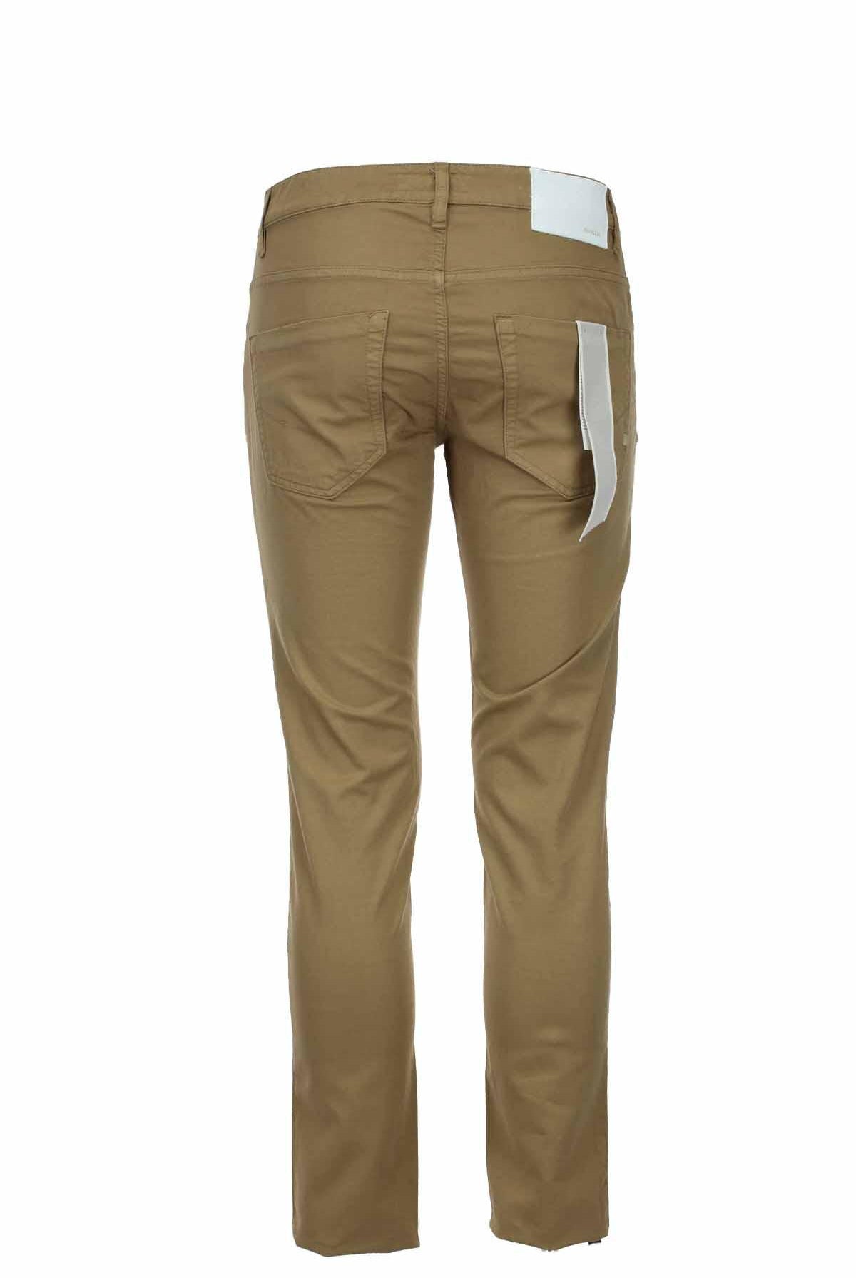 Pantalone 5 tasche in cotone goffrato.