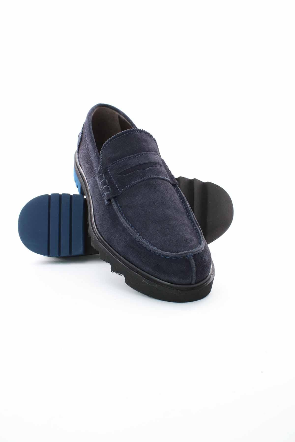 Mocassino in pelle scamosciata suola carro armato.