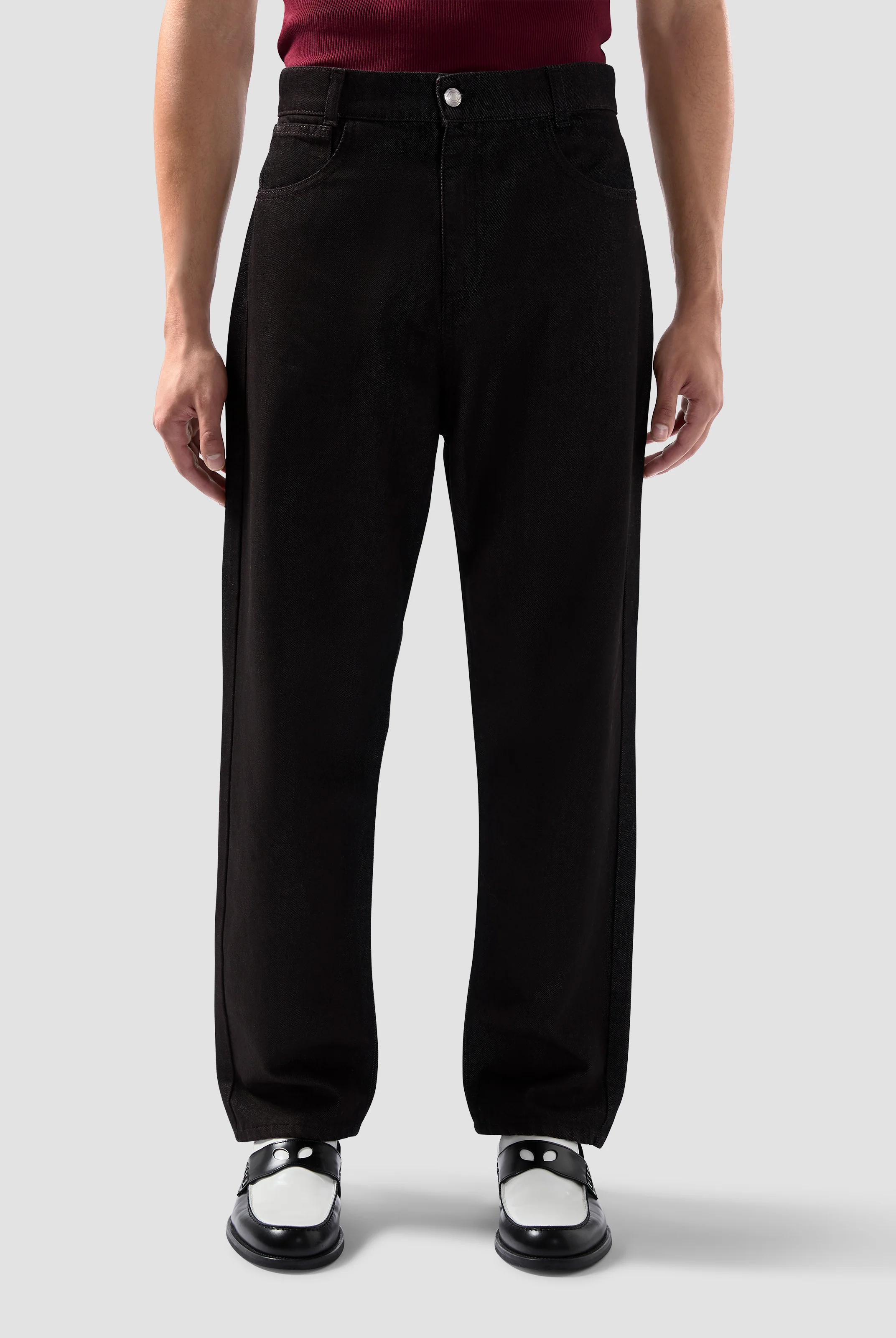 Pantalone jeans 5 tasche in denim trattato