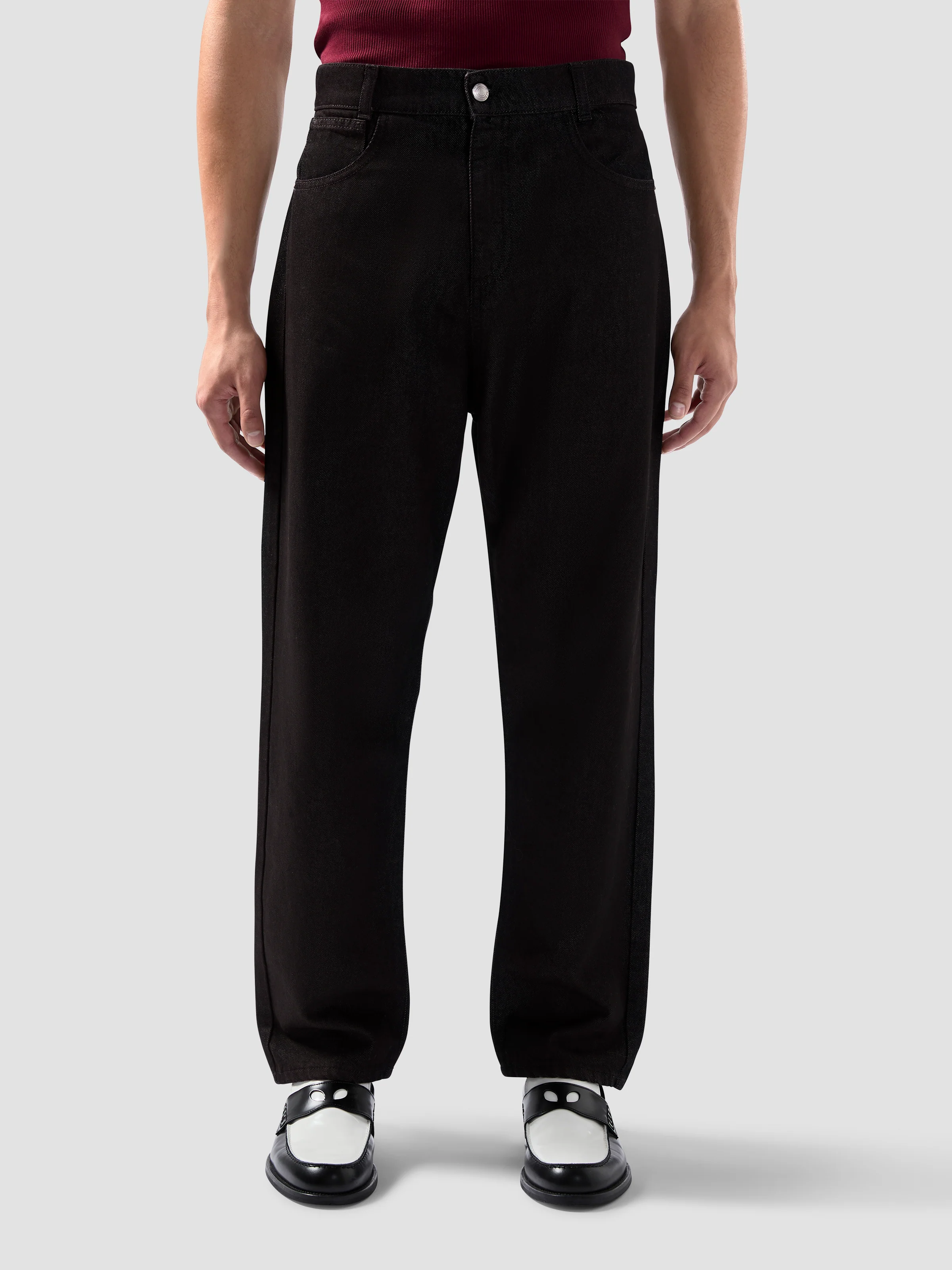 Pantalone jeans 5 tasche in denim trattato