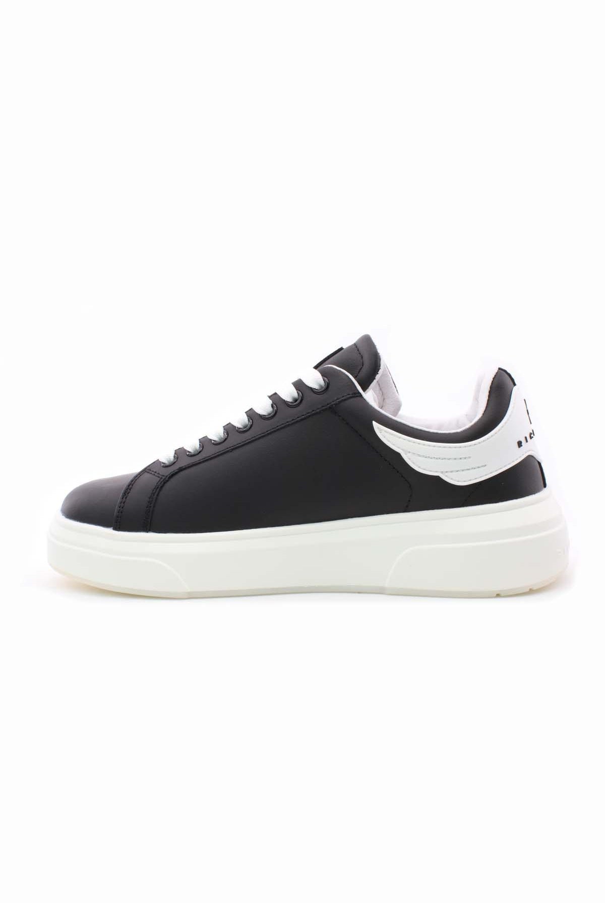 Sneaker in pelle liscia con logo