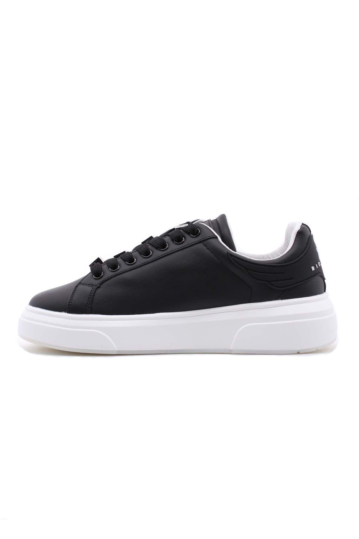 Sneaker Uomo in Pelle con Dettagli in Metallo 