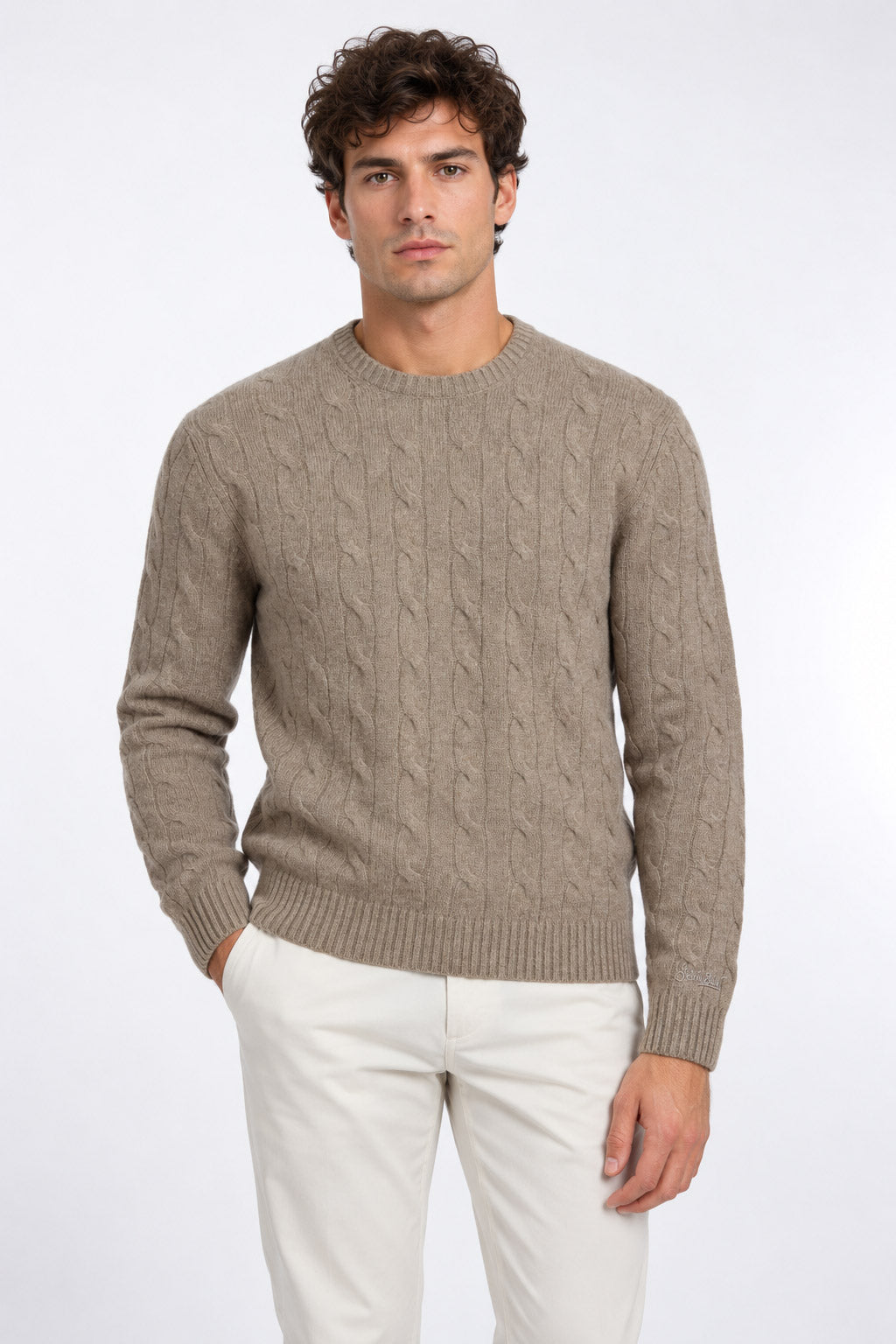 Maglia in lana lavorazione a trecce 