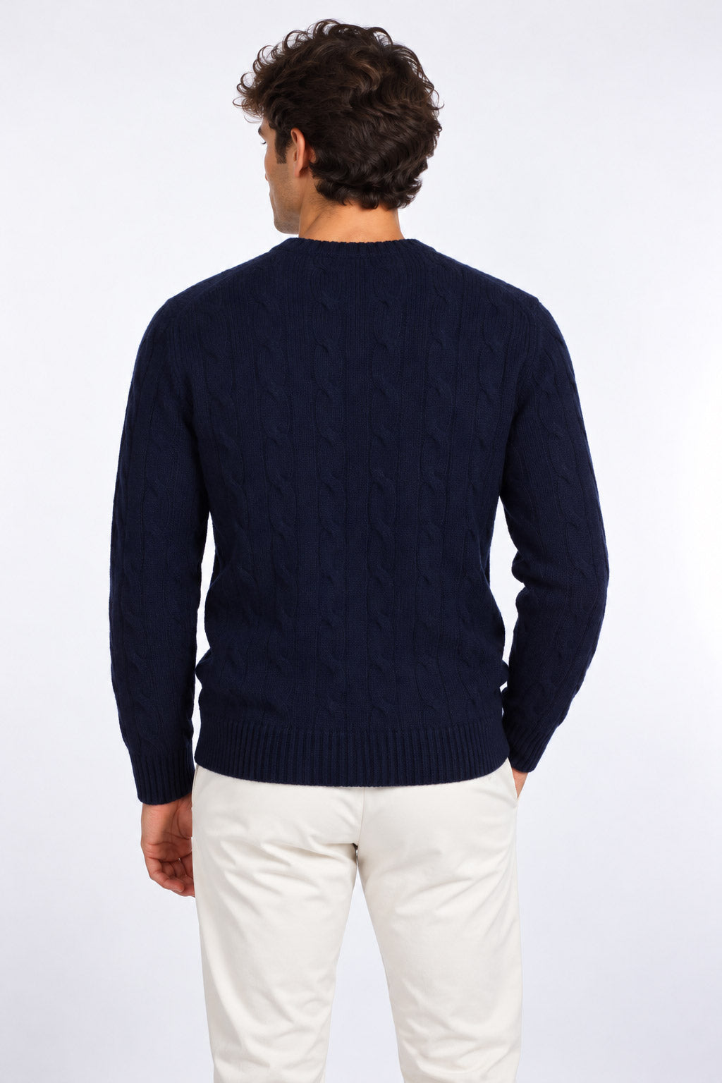 Maglia in lana lavorazione a trecce 