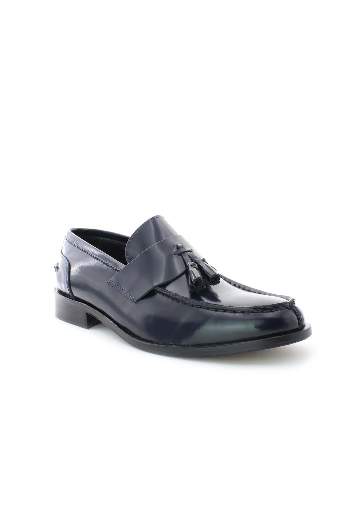 Mocassini in pelle con nappine 