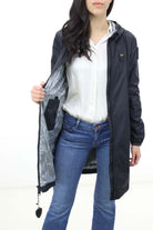 Trench impermeabile con cappuccio 