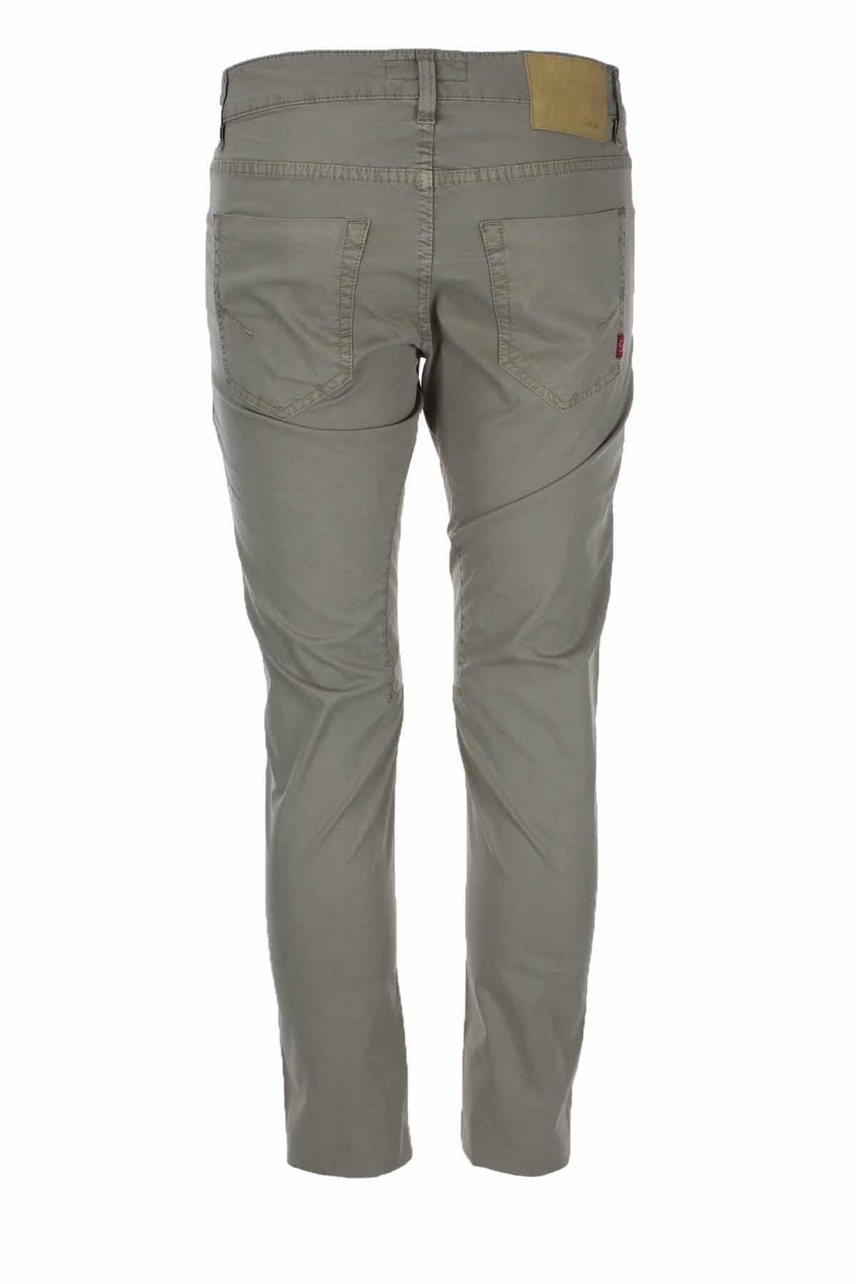 Pantalone in cotone con toppa 