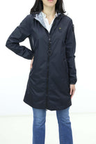 Trench impermeabile con cappuccio 