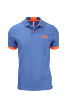 Polo mezza manica con dettagli e logo fluo 