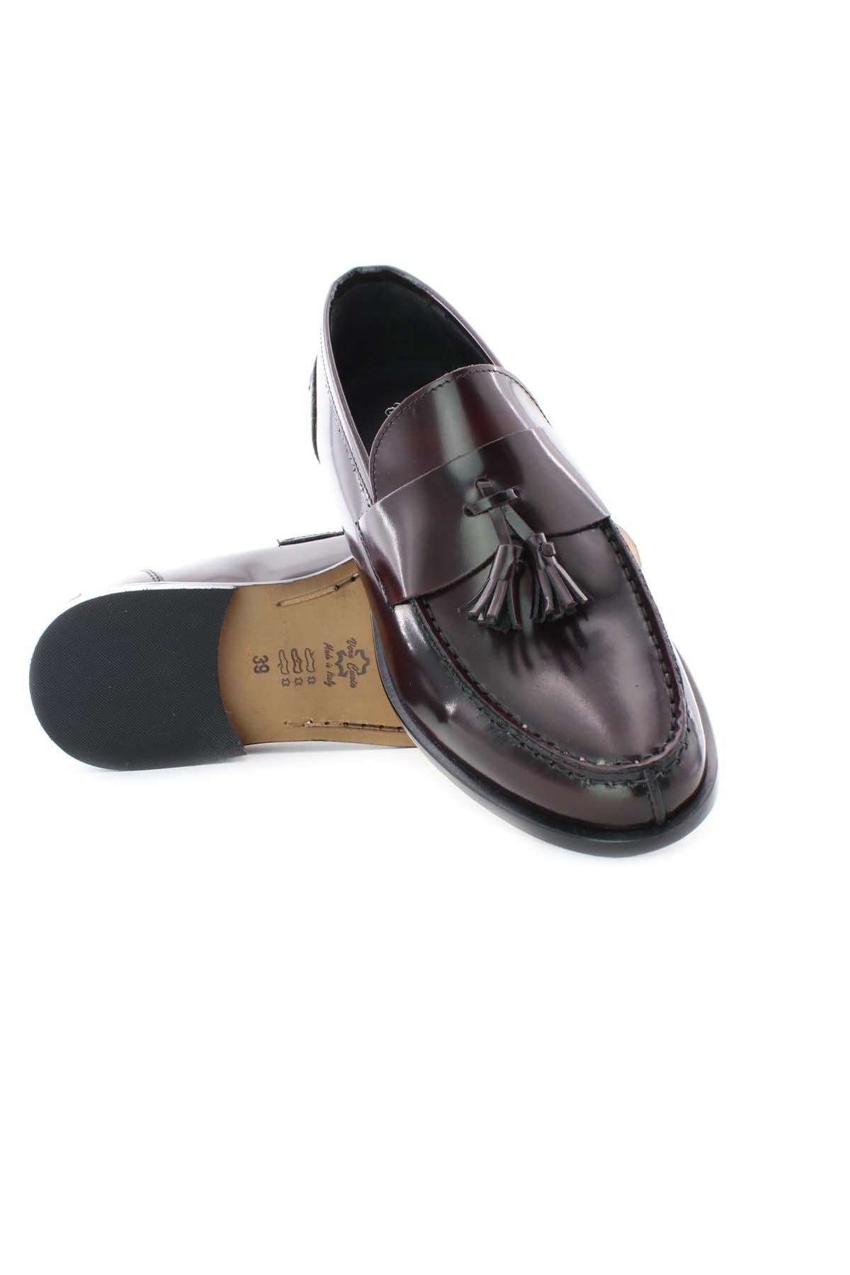 Mocassini in pelle con nappine 