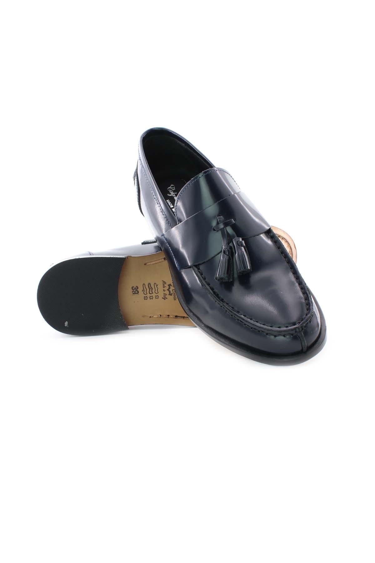 Mocassini in pelle con nappine 