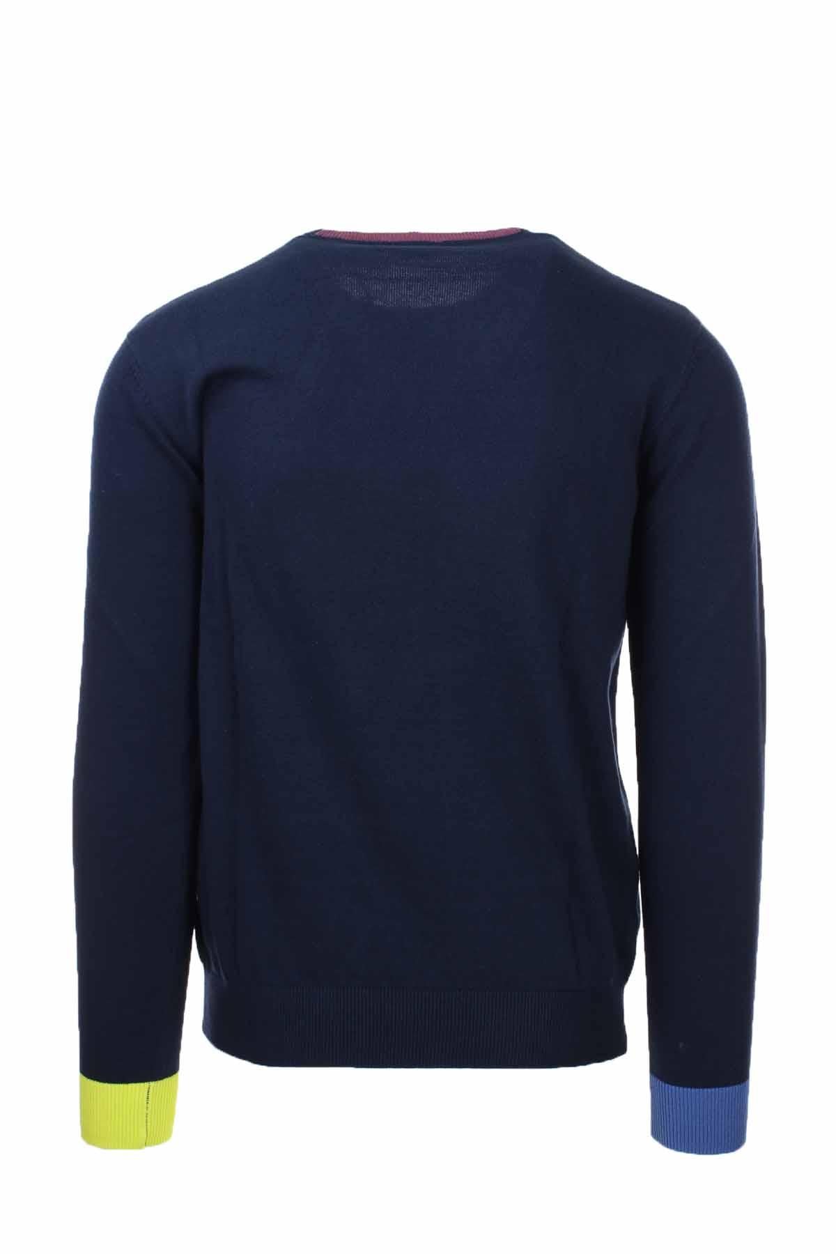 Maglia girocollo in cotone con contrasti. 