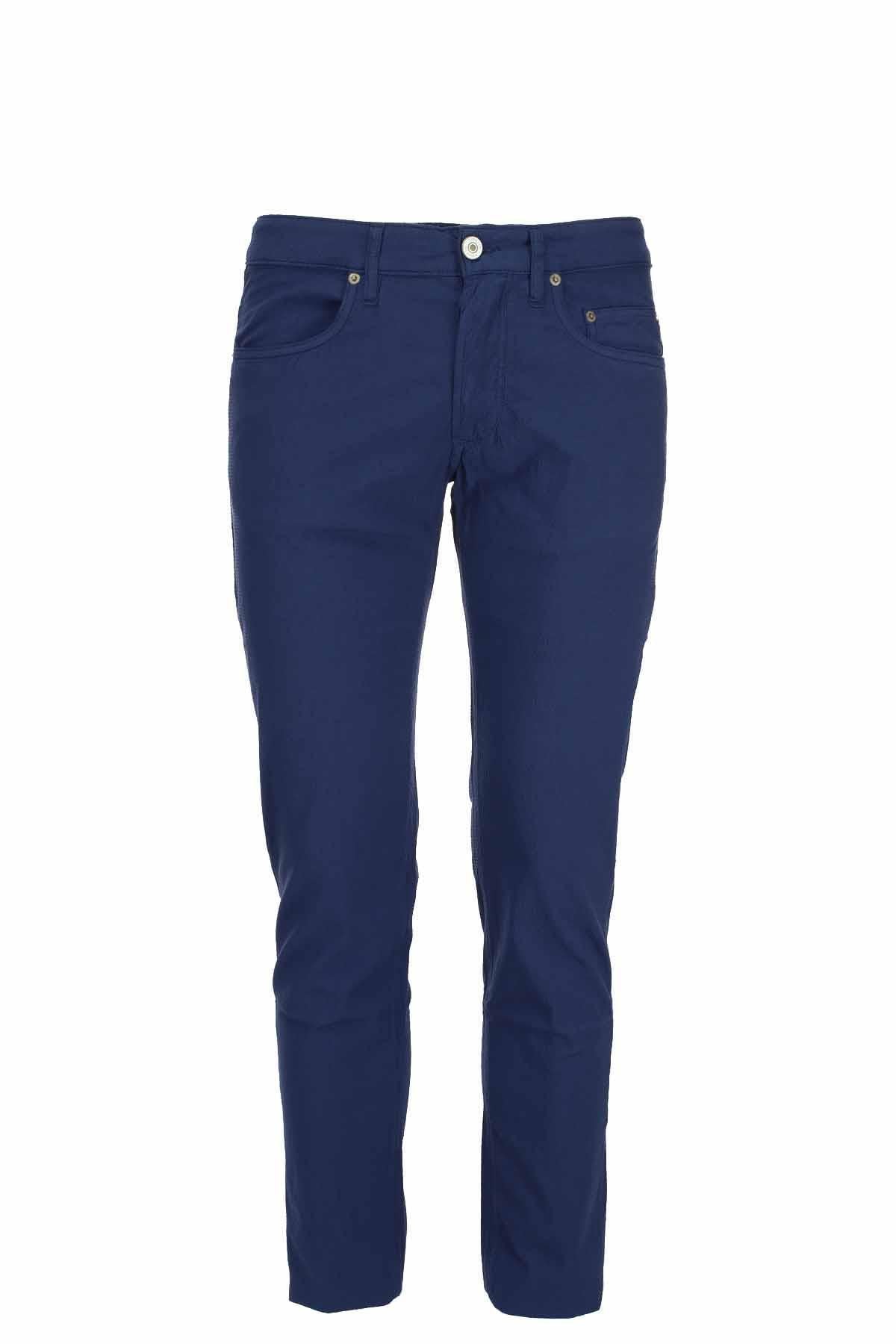 Pantalone 5 tasche in cotone goffrato. 