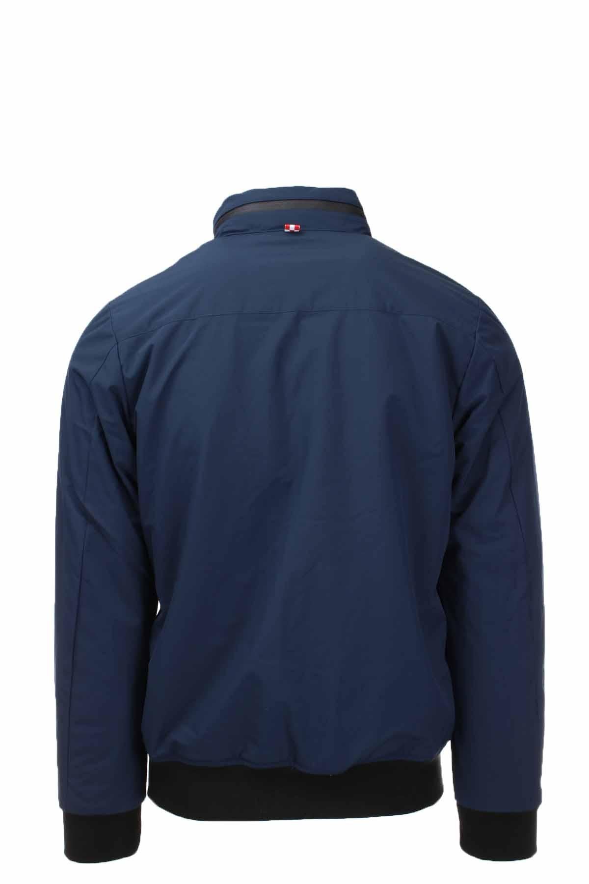 Giubbotto bomber con interno orsetto di lana. 