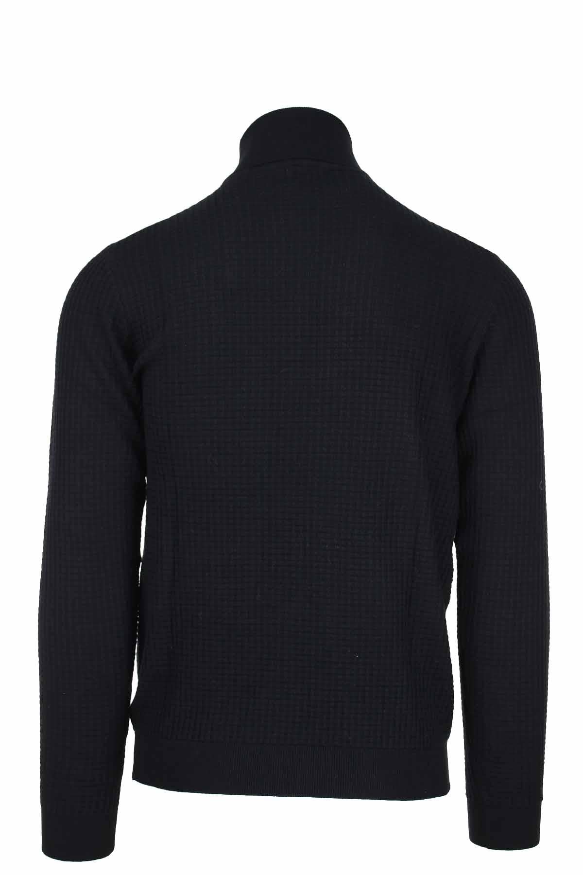 Pullover dolcevita con intarsi 