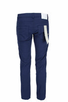 Pantalone 5 tasche in cotone goffrato. 