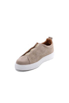 Sneaker in camoscio senza lacci con suola in contrasto 