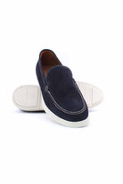 Mocassini in pelle scamosciata. 