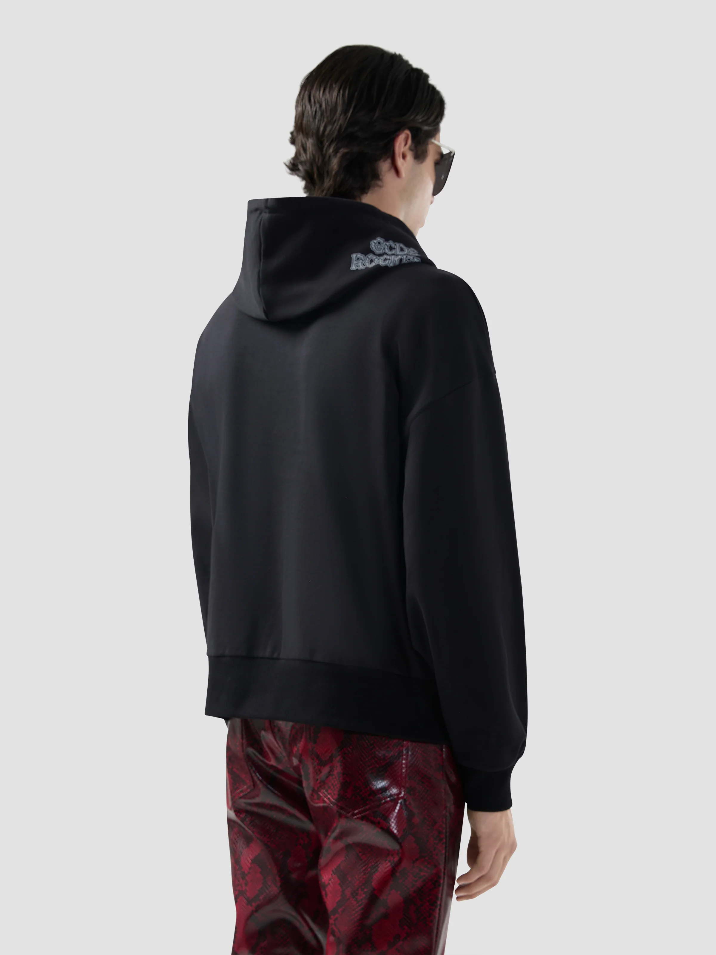 Felpa con cappuccio e stampa gotica 