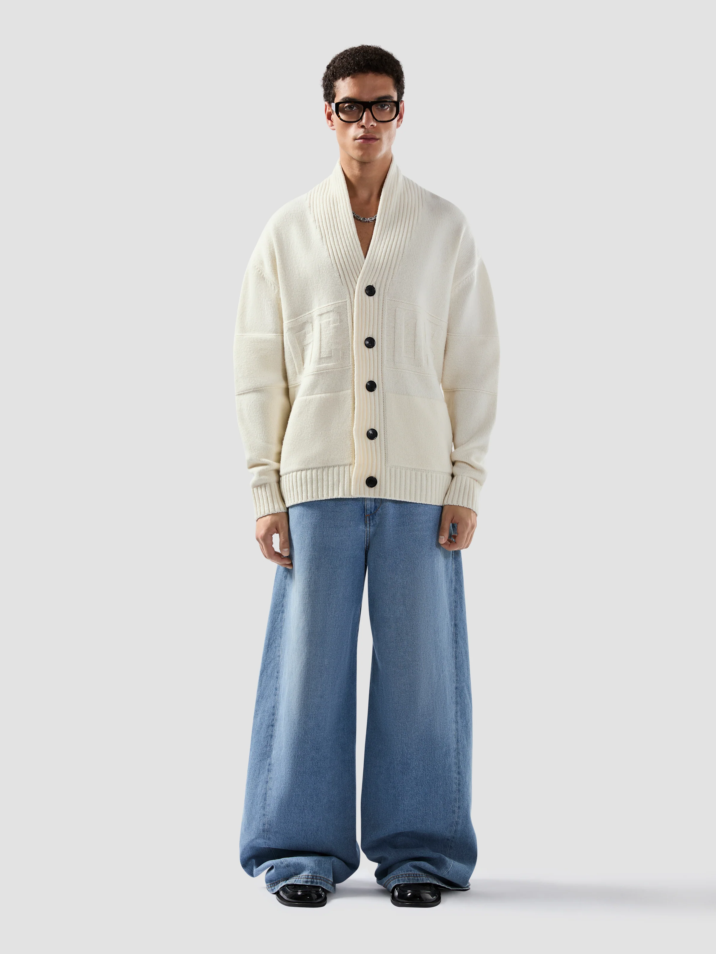 Maglione cardigan con bottoni e logo a intarsi 