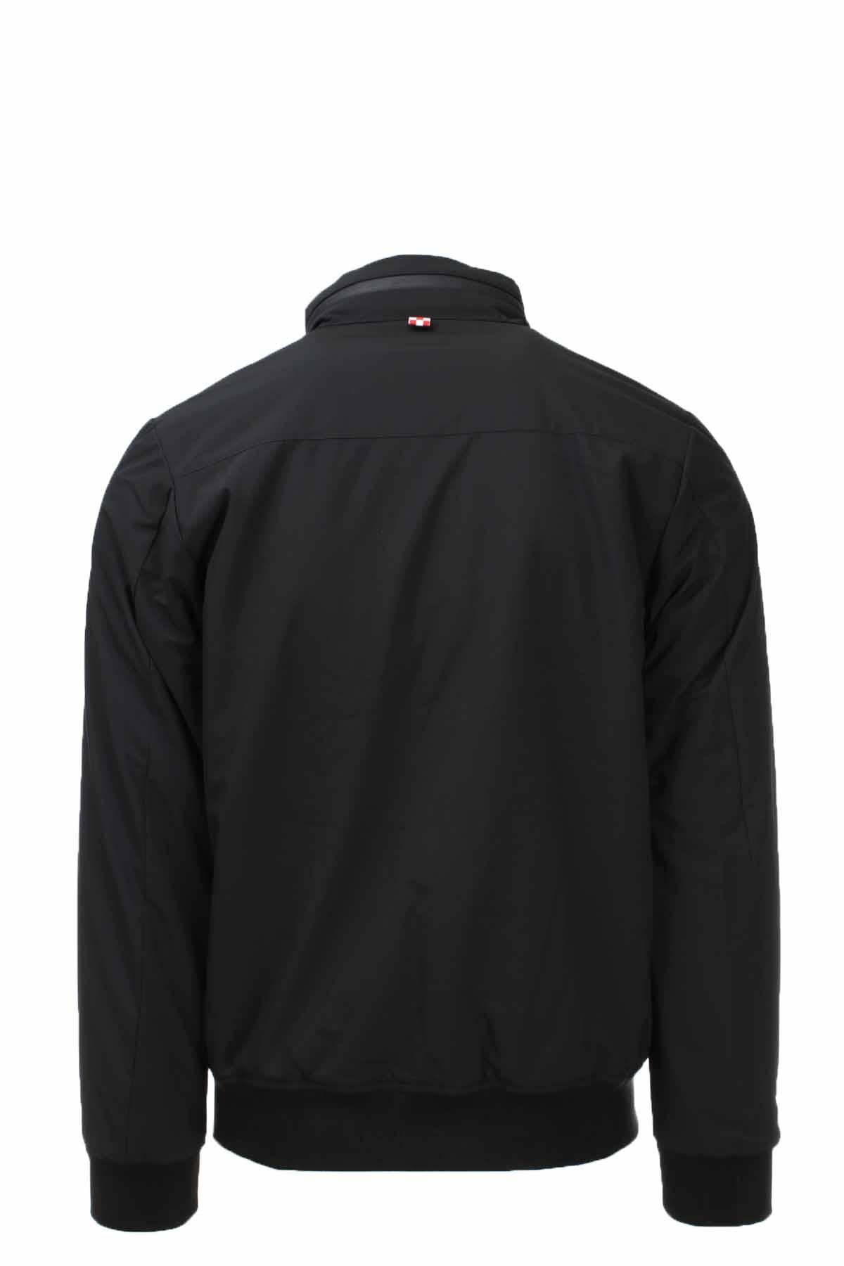 Giubbotto bomber con interno orsetto di lana. 