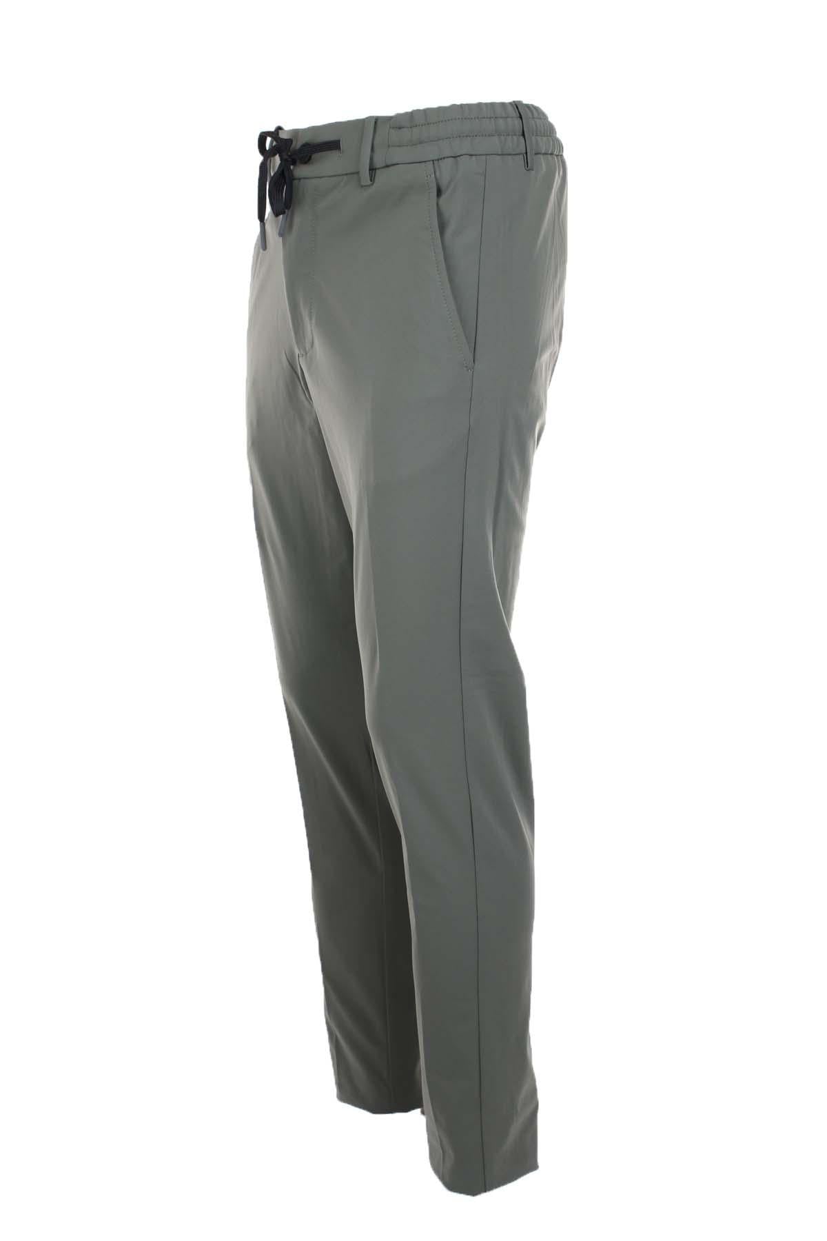Pantalone in tessuto tecnico con coulisse 